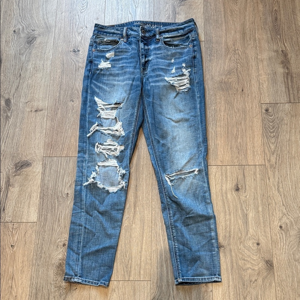 AMERICAN EAGLE Tomgirl Button-Fly Slouchy Relaxed Boyfriend Distressed Jeans 4